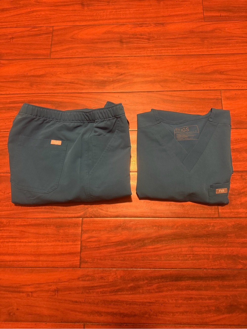 FIGS Men's Scrub Set in blue